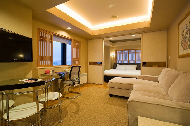 5d1dce89d43afm hotel suite