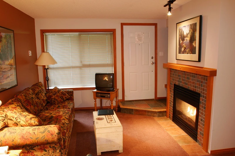 5d1dcecf48473glaciers reach one bedroom