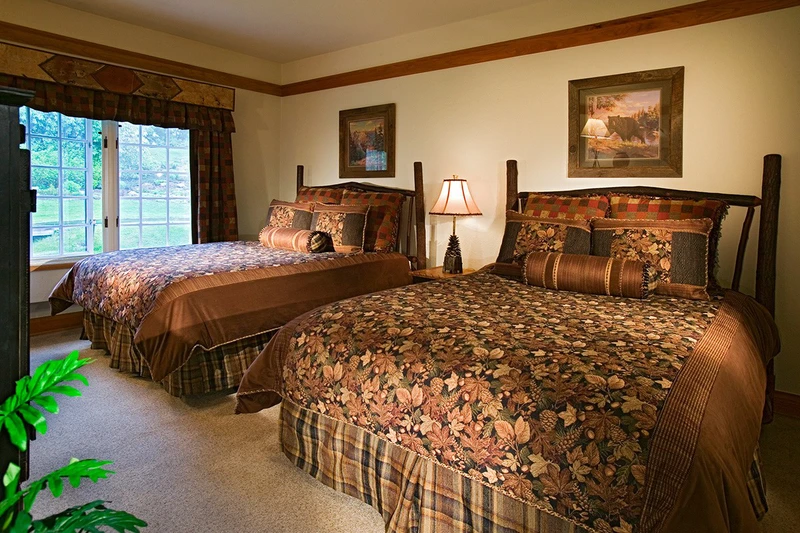 5d1dced52d64ccharter queen queen bedroom