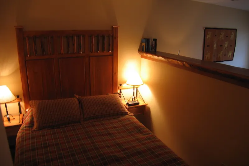 5d1dcefb9c1besnow creek lodge bedroom 0