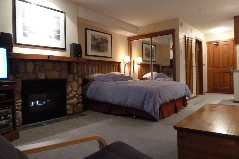 5d1dcf0f97717fireside lodge studio 0