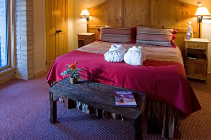 5d1dcf1b3c57emountain haus lodge room 0