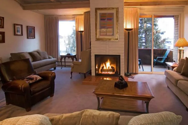 5d1dcf1c52c37mountain haus living room