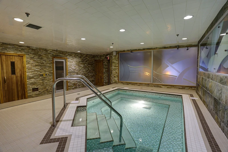5d1dcf452bdf1banff inn pool 0