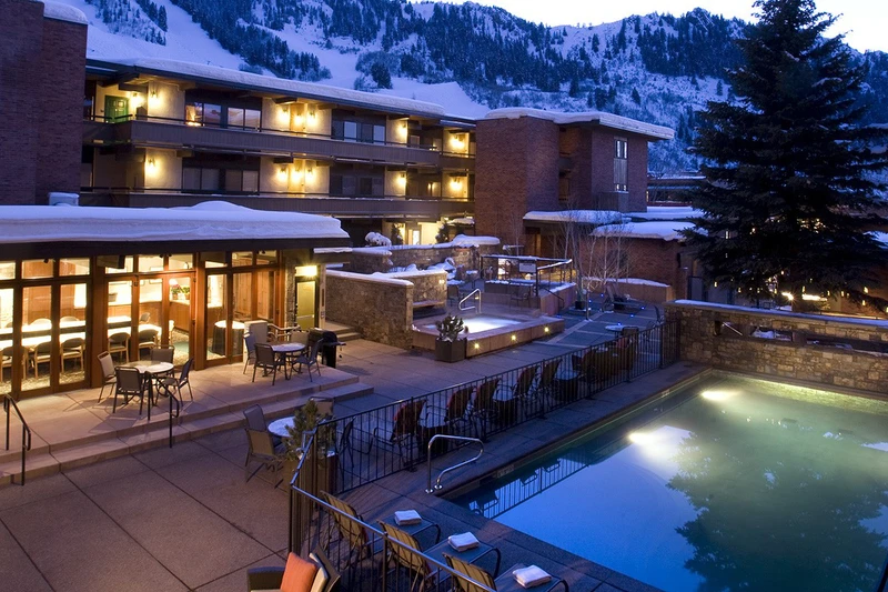 5d1dcf704b5eaaspen square pool