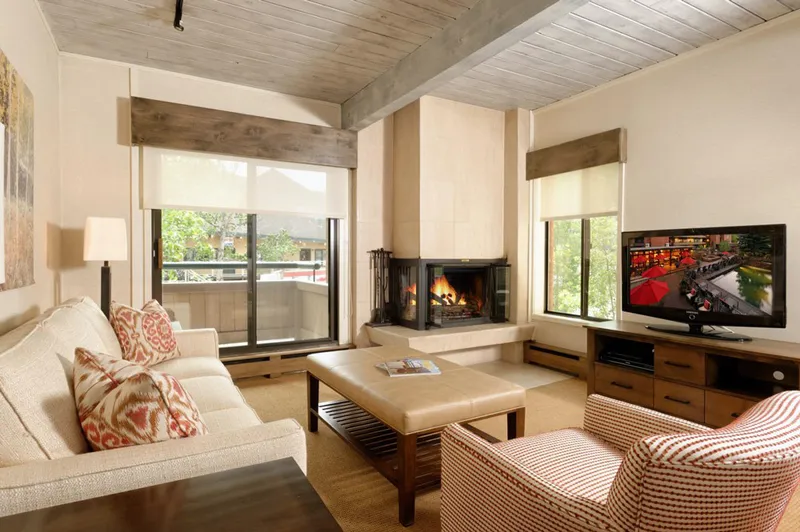 5d1dcf743aa87aspen square studio new