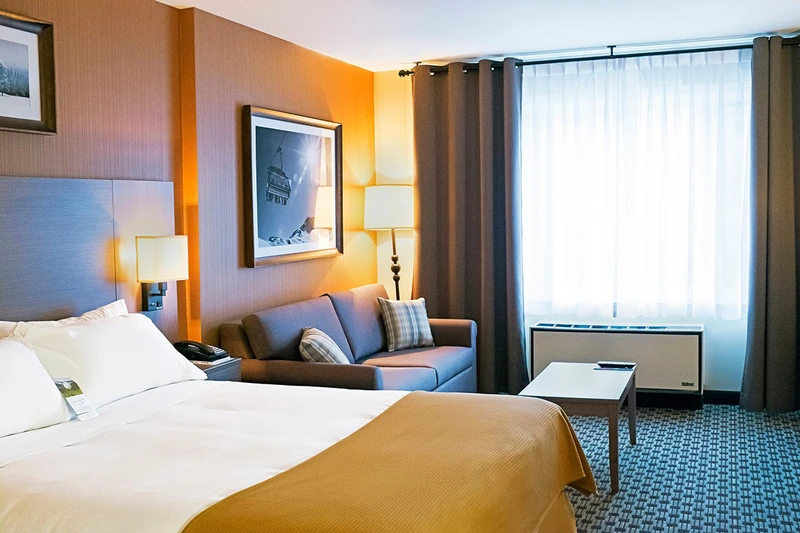 5d1dcf9443d13the holiday inn express double