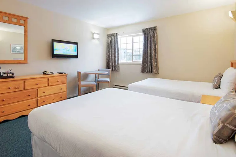 5d1dcfef20c82fernie slopeside standard room