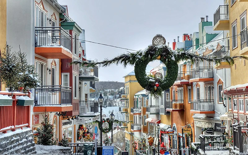 La Place St-Bernard Exterior