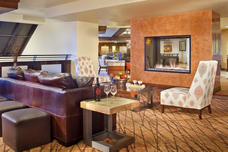 Elevation Hotel & Spa - Lobby