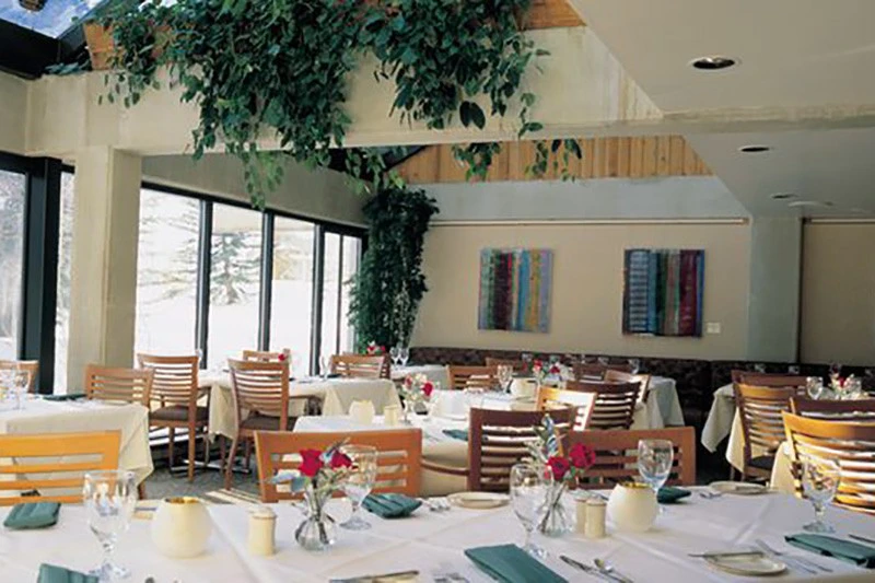 5d1dd04de1eb8lodge at snowbird bistro
