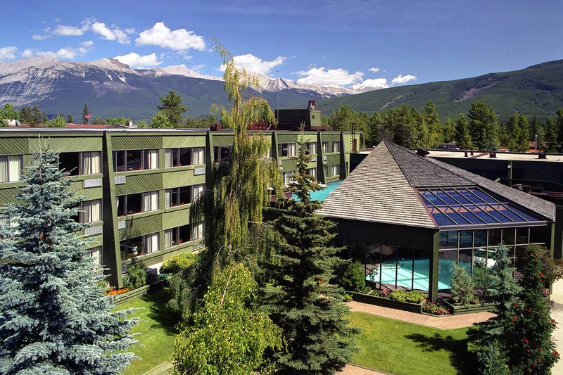 Chateau Jasper Exterior