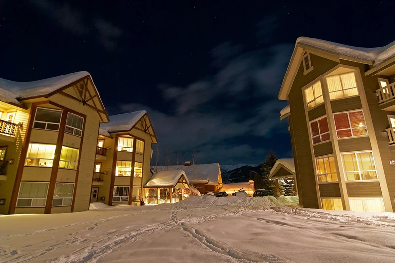 5d1dd083f0e5btimberline village condos night