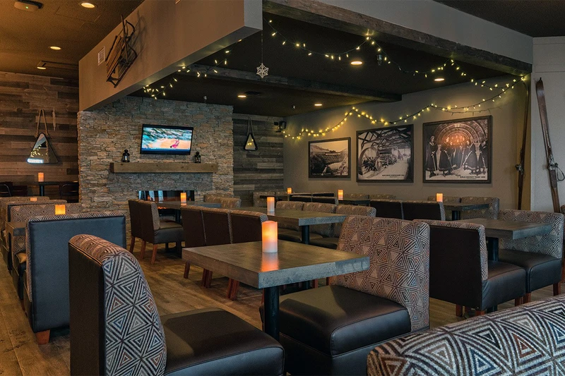 5d1dd095e95efprestige mountain resort rossland lounge
