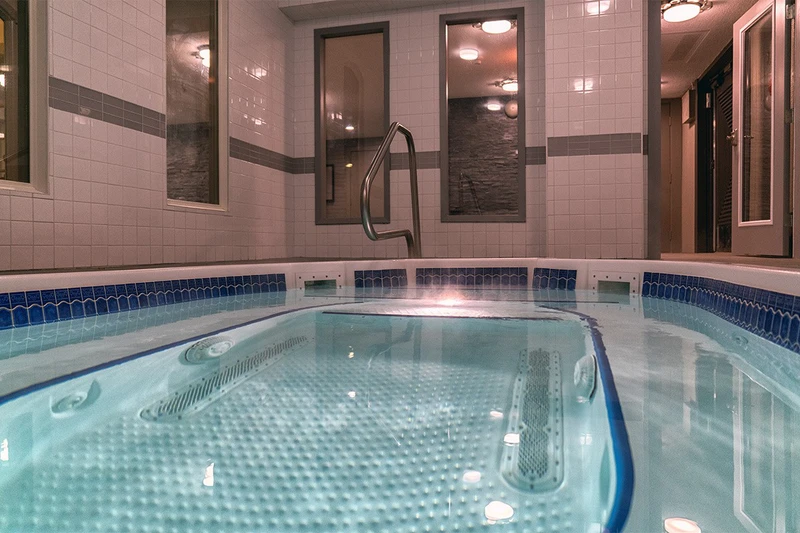 5d1dd098ba31fprestige mountain resort rossland hot tub 0