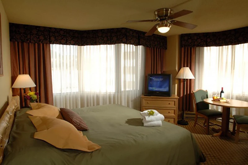 Grand Lodge - King Suite