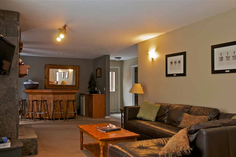 5d1dd0f6da60afernie private homes first tracks living room