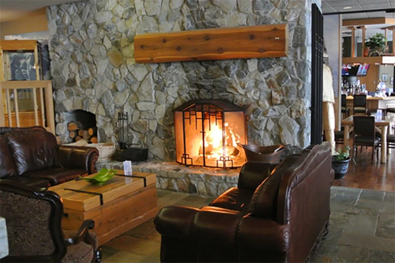 5d1dd10f9b1d5hillcrest hotel lobbt