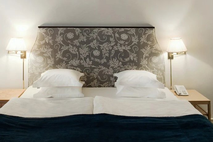 5d1dd12d63fd4hotel diplomat standard room