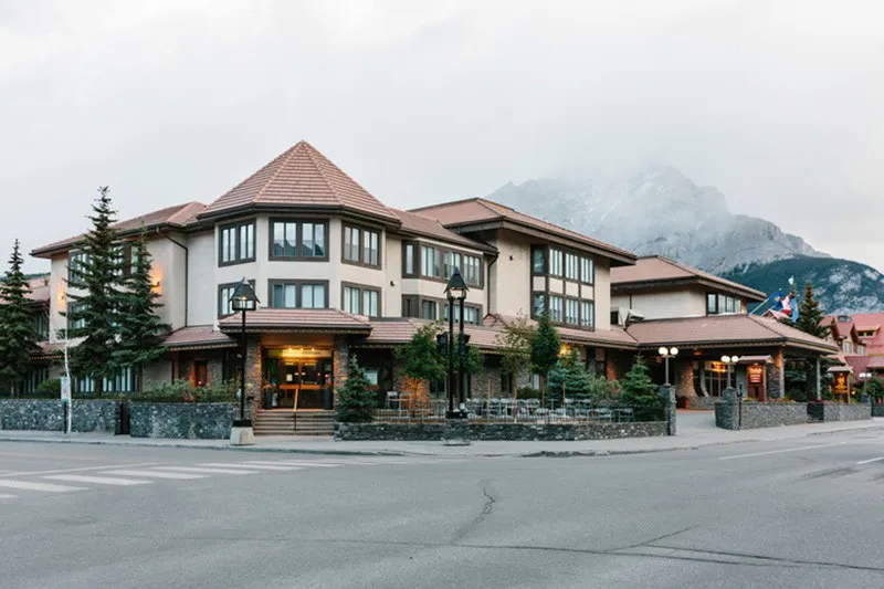 Elk and Avenue Exterior