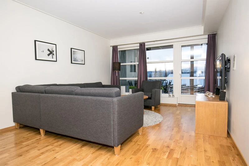 5d1dd290047e9bear lodge lounge