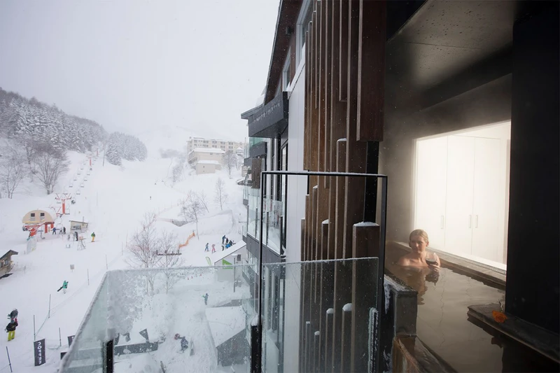 The Vale Niseko - Ski View with Onsen