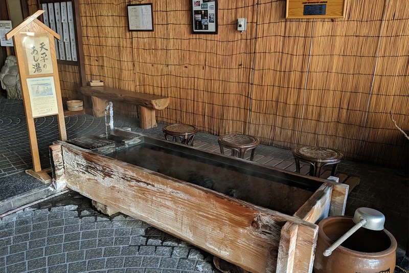 5d1dd2c0ef8ddtokiwaya ryokan akuto hot spring foot bath