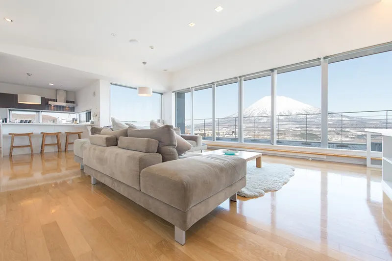 5d1dd2d86ce0cyoutei tracks niseko penthouse living