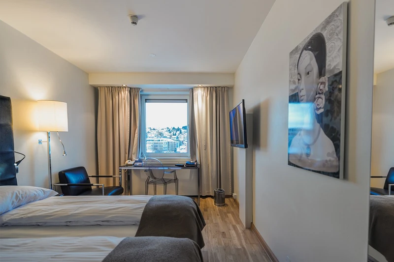 5d1dd2f9aaa91superior room