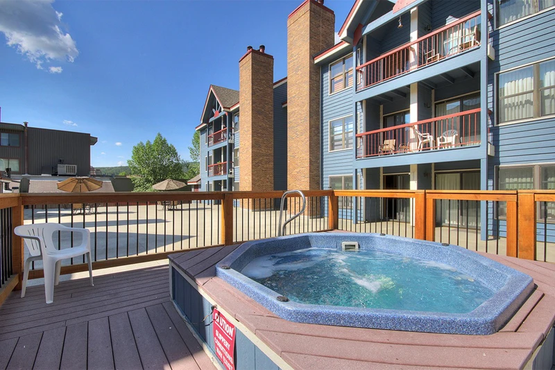 River Mountain Lodge - Outdoor Hot Tub