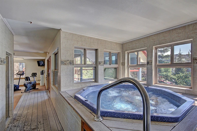 River Mountain Lodge - Fitness Centre and Hot Tub