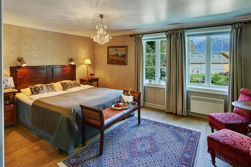 5d1dd3557d207fretheim hotel historical room