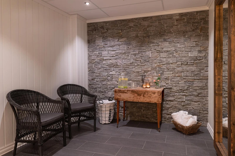 5d1dd398b77a7nermo hotel sauna