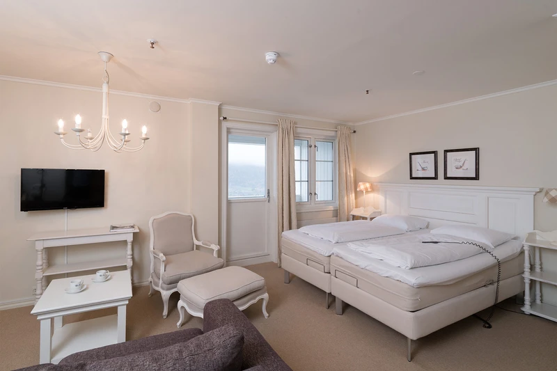 5d1dd39e5ab0bnermo hotel superior room with balcony