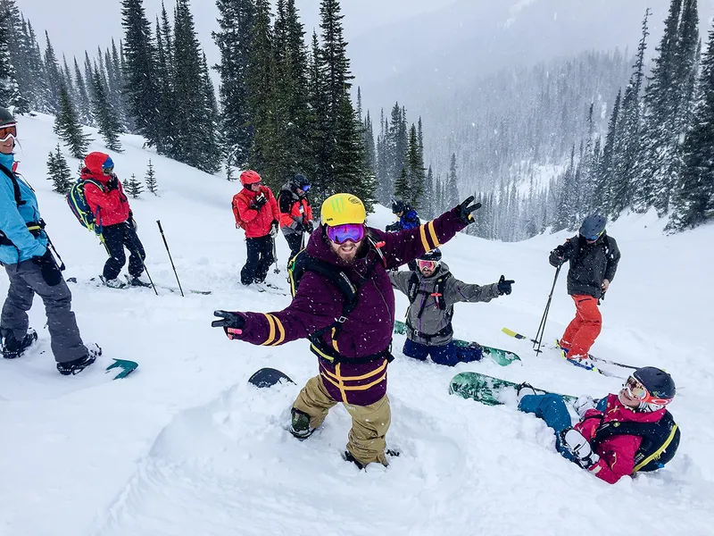 5d1de5cf56909heli skiing group shot