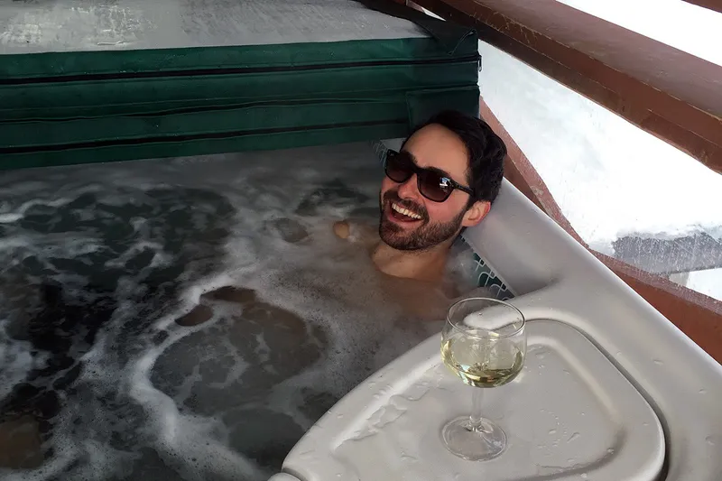 5d1de5d41e002big white chris hot tub