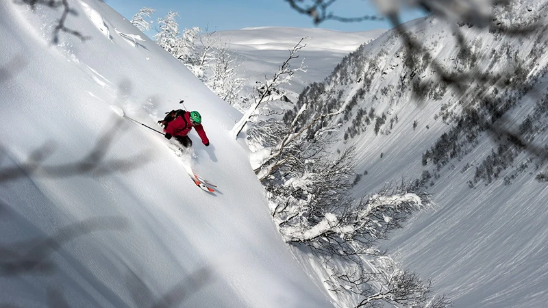 Myrkdalen Steep Skiing © Sverre Hjørnevik