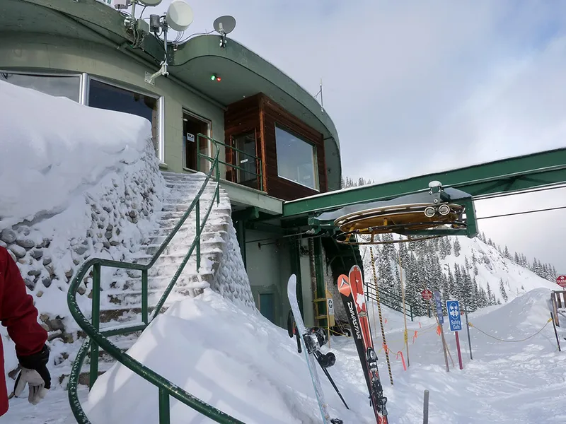 5d1de68e5a4e5vicky mt norquay tea house