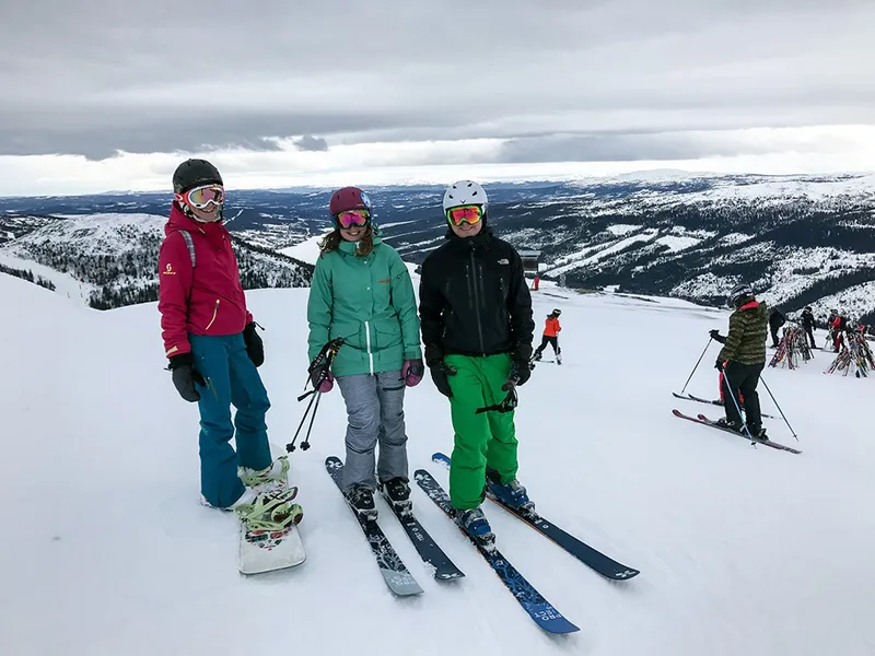 5d1de6bc5eadevicky kat andy are