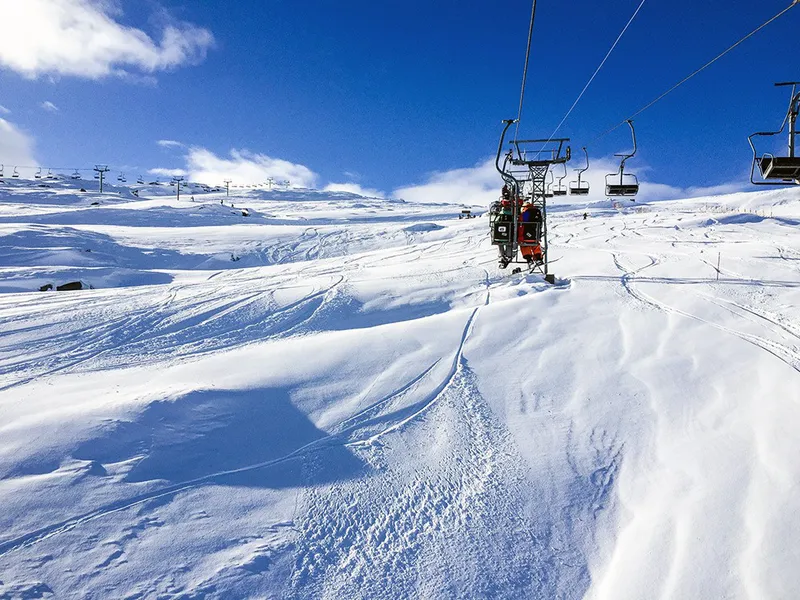 5d1de6c1dae99kat sam chairlift riksgransen