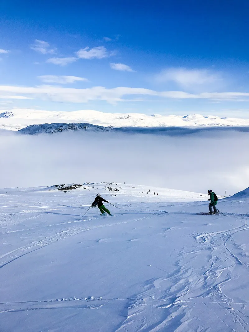 5d1de6c2acec0andy kat skiing riksgransen