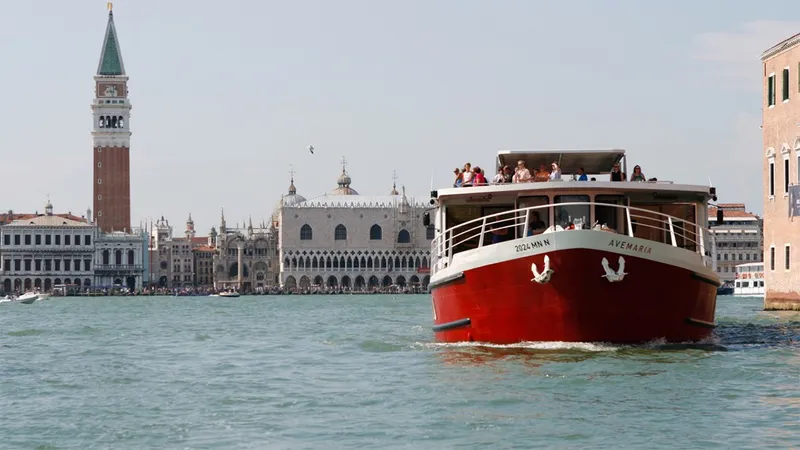 5d1de6d4432d4ave maria venice