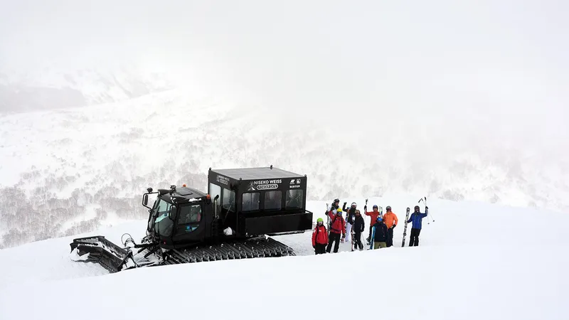 5d1de6da12e64niseko weiss cat skiing