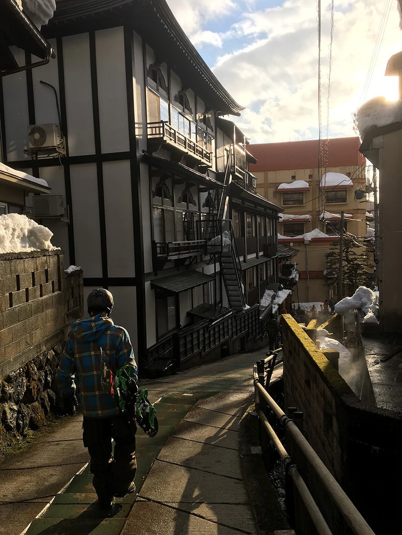 5d1de6e565575mark rhodes nozawa onsen town