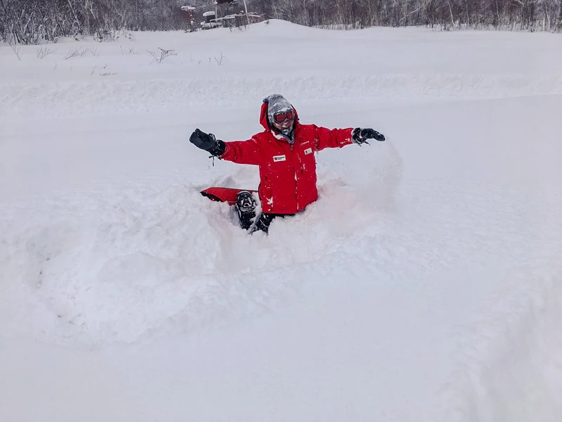 5d1de73547282niseko weiss happy stuck boarder