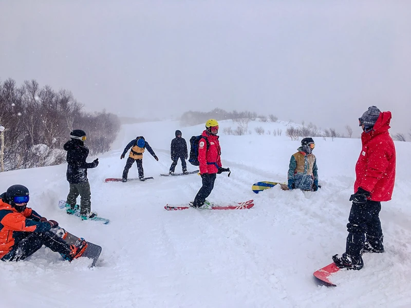 5d1de73649478niseko weiss break