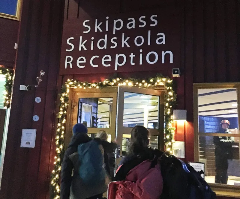 5d1de75f00855stoten reception area