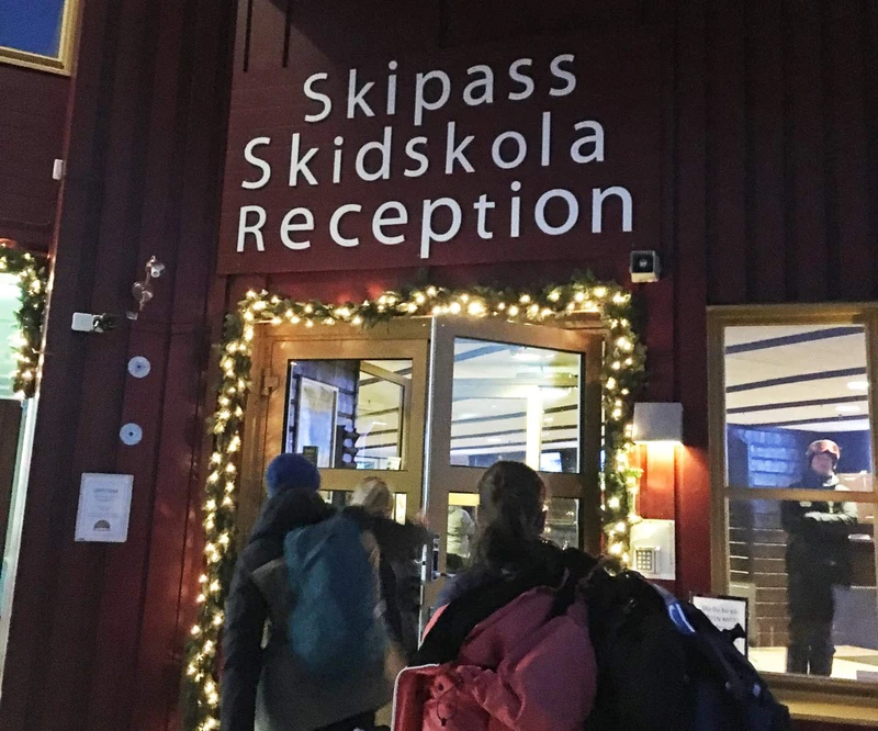 5d1de75f00855stoten reception area