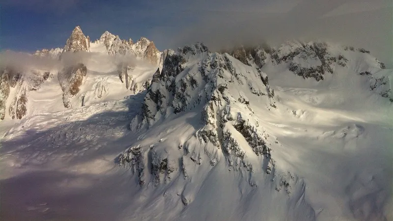 Alaska's Chugach Mountains © Andy Knights