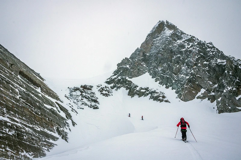 5d25b639585bcalberta ski touring 2